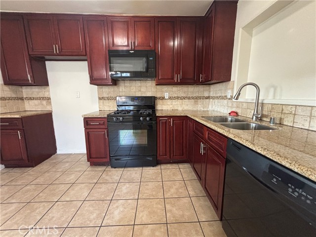 8135 Wakefield Avenue, Panorama City CA: https://media.crmls.org/medias/5f0b6f40-86f9-4278-a12c-86c083d5d744.jpg