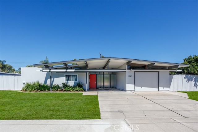 1747 N Shaffer N Street, Orange CA: https://media.crmls.org/medias/5f0bb5fa-95ed-4a63-a968-06dc8a430592.jpg