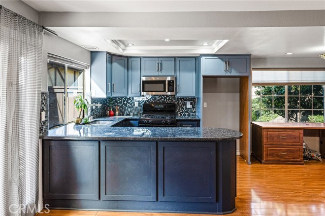 Detail Gallery Image 11 of 24 For 14870 Stonehedge Ln, Westminster,  CA 92683 - 2 Beds | 2 Baths