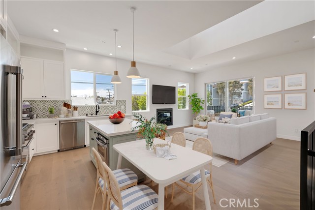 2100 Carnegie Lane, Redondo Beach CA: https://media.crmls.org/medias/5f0c594e-6787-4ead-b999-4b4b1bc272a8.jpg