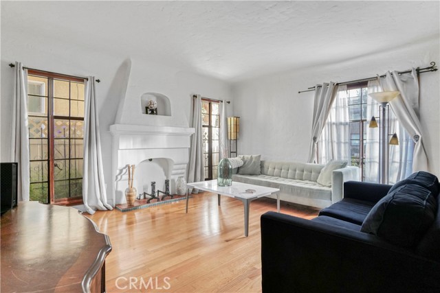 102 Bonito Avenue, Long Beach CA: https://media.crmls.org/medias/5f0e0080-a2bc-46ec-96d6-38186f67700b.jpg