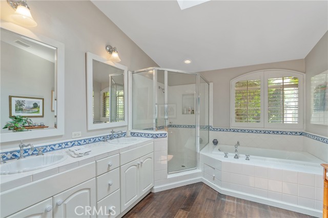 Detail Gallery Image 23 of 33 For 3818 Hayvenhurst Ave, Encino,  CA 91436 - 4 Beds | 3 Baths