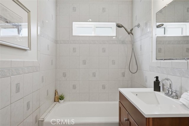 Detail Gallery Image 40 of 53 For 11916 Oxford Ave, Hawthorne,  CA 90250 - 3 Beds | 2 Baths