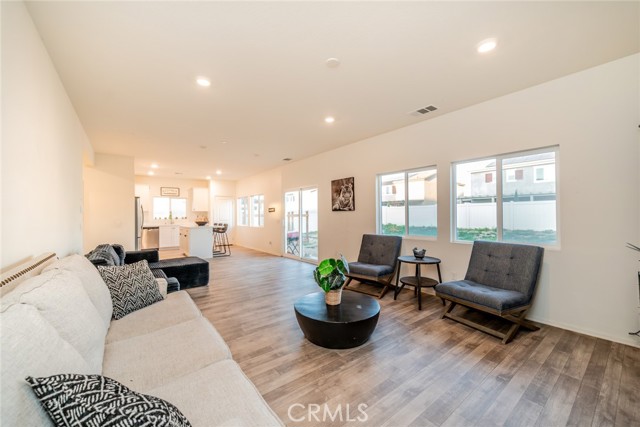 Detail Gallery Image 11 of 41 For 2003 Renata Dr, Perris,  CA 92571 - 4 Beds | 3 Baths