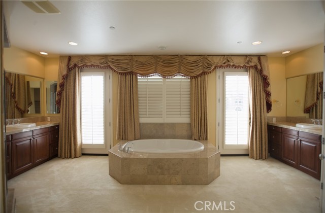 Detail Gallery Image 8 of 11 For 18549 Clydesdale, Granada Hills,  CA 91344 - 5 Beds | 6 Baths