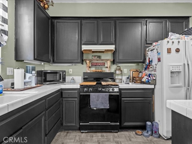 Image 12 of 39 For 528 Memphis Court