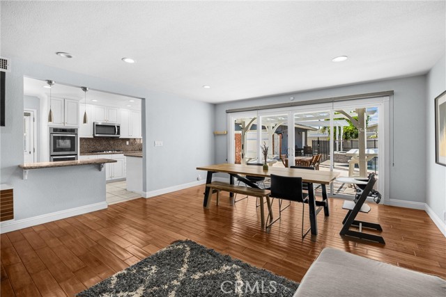 5345 Kenwood Avenue, Buena Park CA: https://media.crmls.org/medias/5f117e1c-1b0d-47e0-a8f7-423b3238e826.jpg