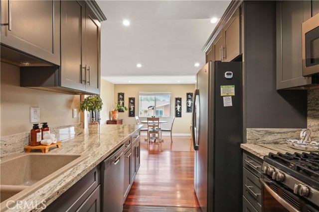 Detail Gallery Image 10 of 24 For 19221 Avenue of the Oaks a,  Newhall,  CA 91321 - 2 Beds | 1 Baths