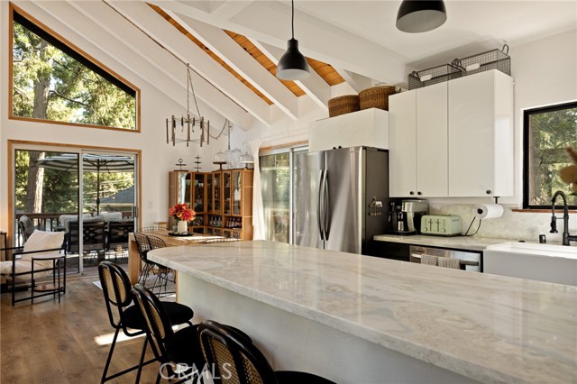 Detail Gallery Image 13 of 35 For 31353 Overhill Drive, Running Springs,  CA 92382 - 3 Beds | 2 Baths
