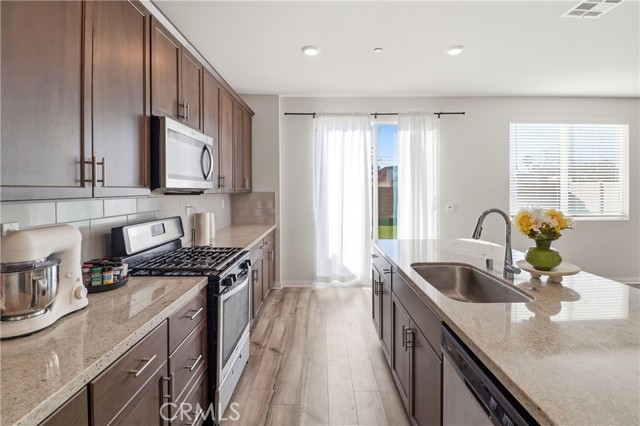 Detail Gallery Image 9 of 38 For 15587 Crusader Dr, Moreno Valley,  CA 92551 - 4 Beds | 3 Baths