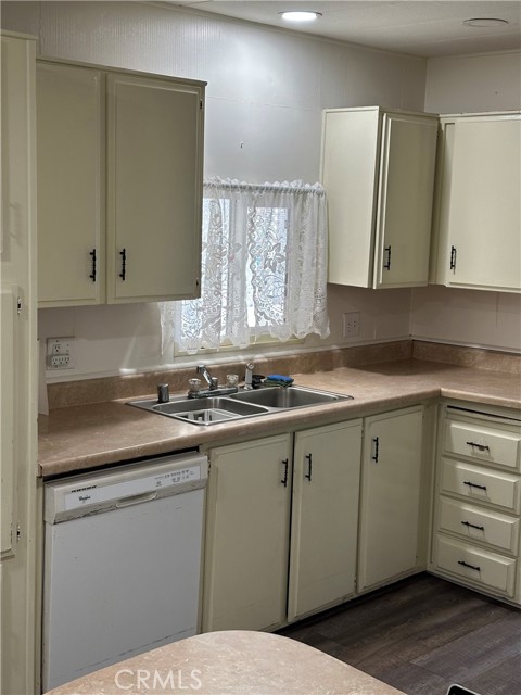 Detail Gallery Image 7 of 21 For 21711 Vera St #8,  Carson,  CA 90745 - 3 Beds | 2 Baths