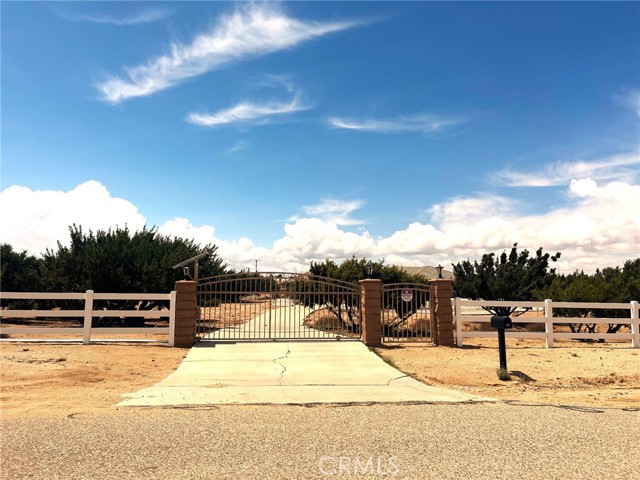 7076 Cataba Road, Oak Hills CA: https://media.crmls.org/medias/5f152324-baac-4fee-9add-ffab3cf44a72.jpg