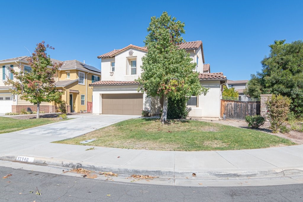 Detail Gallery Image 2 of 49 For 31940 Penguin Pl, Temecula,  CA 92592 - 4 Beds | 4 Baths