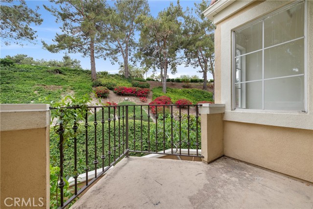 1 Overture Lane, Aliso Viejo CA: https://media.crmls.org/medias/5f15c8bf-3860-45a9-8ffc-5b2e7b96823a.jpg