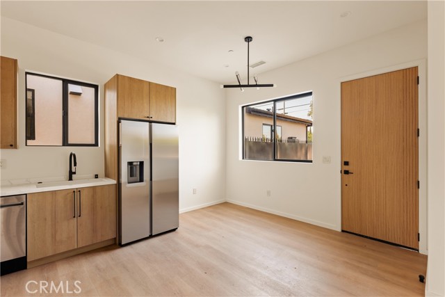 Detail Gallery Image 19 of 28 For 17852 Saticoy St, Reseda,  CA 91335 - 4 Beds | 3/1 Baths