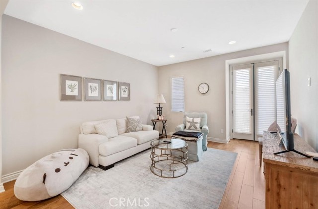 10 Shadybend, Irvine CA: https://media.crmls.org/medias/5f162fa8-c30e-4128-971b-c15b2c11468b.jpg