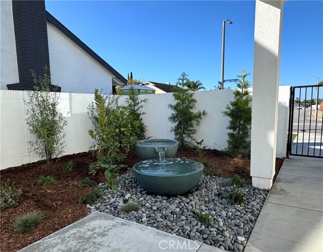 Detail Gallery Image 4 of 33 For 20942 Queens Park, Huntington Beach,  CA 92646 - 5 Beds | 3 Baths