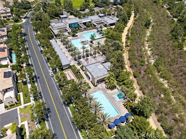 93 Interstellar, Irvine CA: https://media.crmls.org/medias/5f165c3c-84d7-4976-9773-b41f1386b2ef.jpg