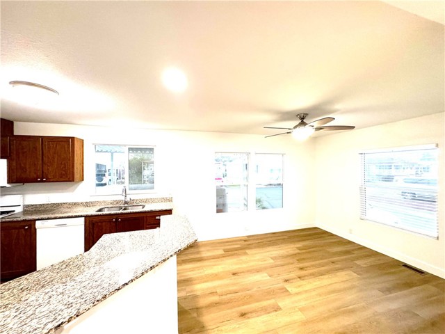 Detail Gallery Image 5 of 16 For 6154 S Walnut St, Loomis,  CA 95650 - 2 Beds | 2 Baths