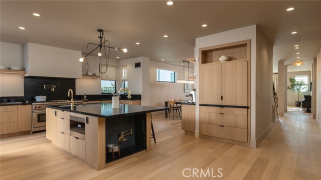 Detail Gallery Image 5 of 57 For 2212 Cliff Dr, Newport Beach,  CA 92663 - 5 Beds | 5/1 Baths