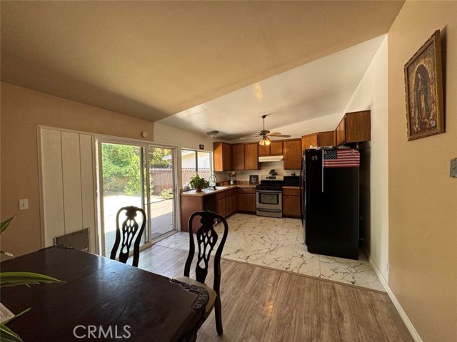 24389 La Glorita Circle, Newhall CA: https://media.crmls.org/medias/5f17a897-ba3b-4324-961f-c7b5aa1c4195.jpg
