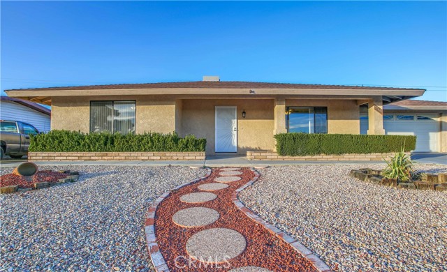 Detail Gallery Image 3 of 36 For 57442 Saint Marys Dr, Yucca Valley,  CA 92284 - 2 Beds | 2 Baths