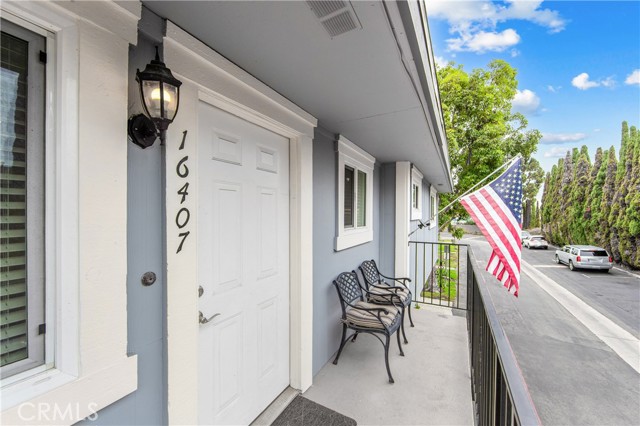 Detail Gallery Image 3 of 42 For 16407 La Bonita Ln #140,  Huntington Beach,  CA 92649 - 2 Beds | 1 Baths