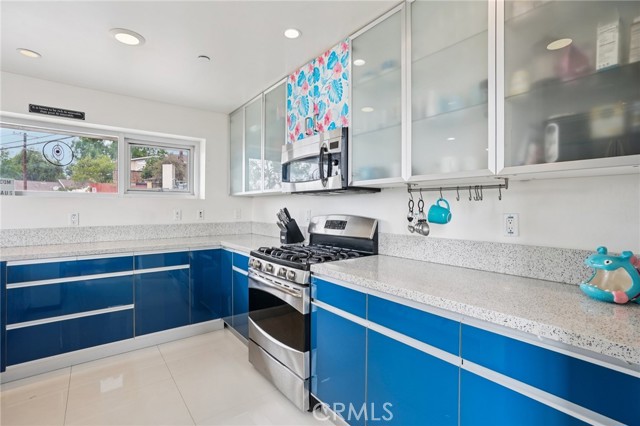 Detail Gallery Image 13 of 45 For 3640 Roseview Ave, Los Angeles,  CA 90065 - 3 Beds | 3 Baths