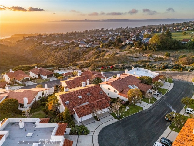 25 Ocean Crest Court, Rancho Palos Verdes, California 90275, 2 Bedrooms Bedrooms, ,3 BathroomsBathrooms,Residential,For Sale,Ocean Crest,PV25053796