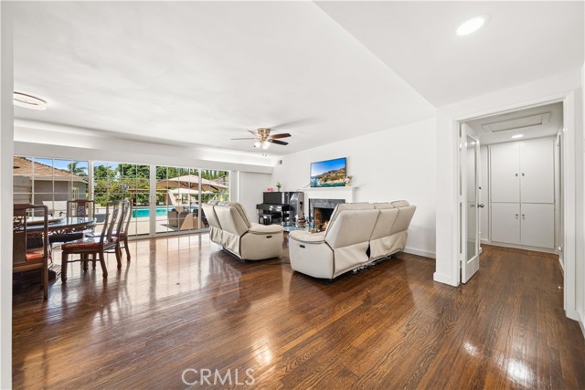 1025 S 2nd Avenue, Arcadia CA: https://media.crmls.org/medias/5f1aa417-4729-4d7b-a965-c381170b9581.jpg