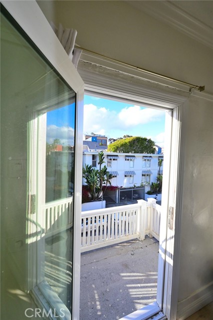 44 48 Navy Street, Venice CA: https://media.crmls.org/medias/5f1c3a55-66fb-4596-aa3a-12f9821a5095.jpg