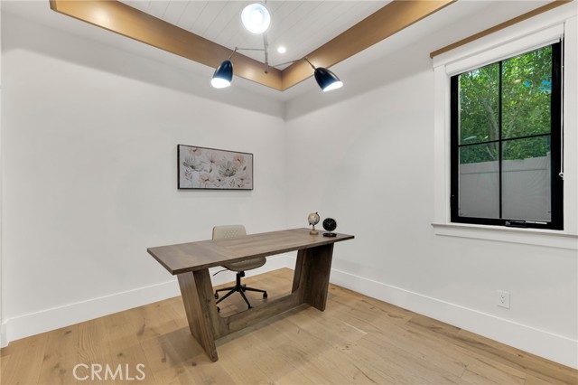 Detail Gallery Image 8 of 37 For 4919 Rhodes Ave, Valley Village,  CA 91607 - 5 Beds | 4/1 Baths
