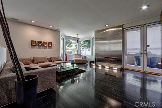 12841 Bloomfield Street, Studio City CA: https://media.crmls.org/medias/5f2213a5-2059-47b2-b491-26dd103fd7cb.jpg