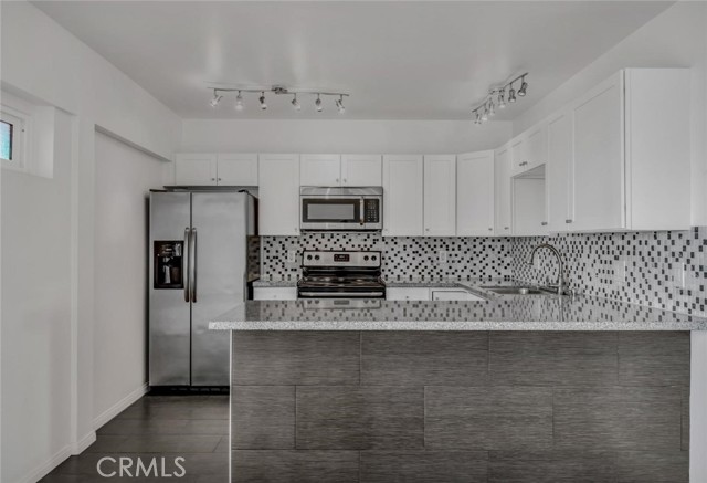 330 Cliff Drive, Laguna Beach CA: https://media.crmls.org/medias/5f22c7cf-0b4c-4d52-916b-973b74a743d6.jpg