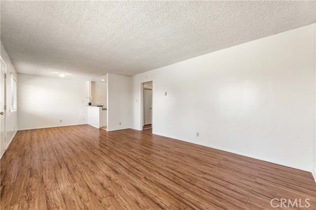 Detail Gallery Image 3 of 33 For 5530 Ackerfield Ave #206,  Long Beach,  CA 90805 - 2 Beds | 1 Baths