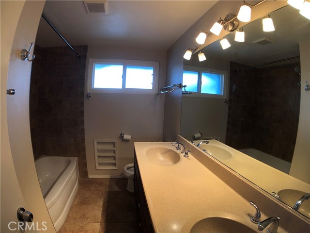 Detail Gallery Image 5 of 11 For 19572 Constellation Ln, Huntington Beach,  CA 92646 - 3 Beds | 2 Baths