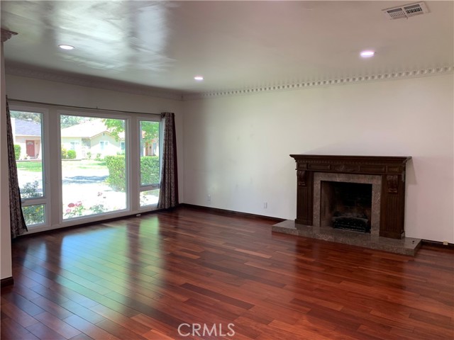 220 Laurel Avenue, Arcadia CA: https://media.crmls.org/medias/5f247fe3-ad87-4f76-a4b5-563dd0b64935.jpg