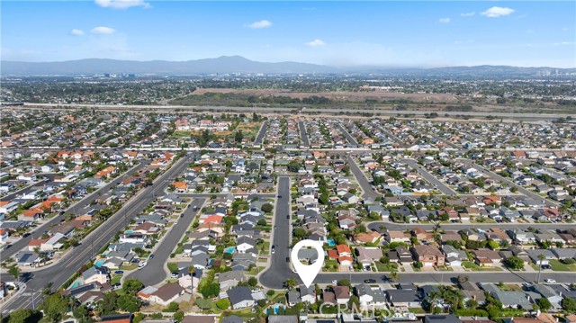 20571 Reef Lane, Huntington Beach CA: https://media.crmls.org/medias/5f24c5e7-73b0-41fe-a88a-1bba98b2931e.jpg