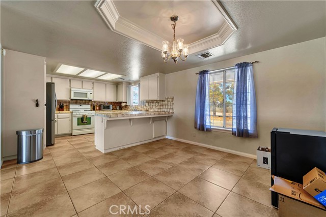 Detail Gallery Image 6 of 34 For 8016 W Avenue D12, Lancaster,  CA 93536 - 3 Beds | 2 Baths