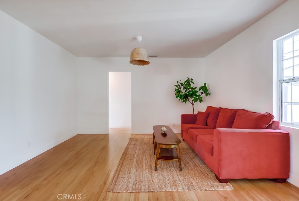 https://media.crmls.org/medias/5f257455-b3d1-4f25-8d58-043142342a93.jpg?preset=X-Large