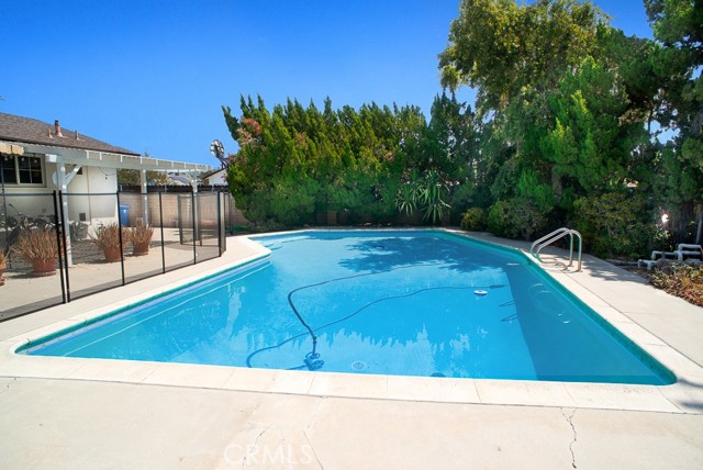 17142 Tuba Street, Northridge CA: https://media.crmls.org/medias/5f25913e-459d-467f-a3f3-4027f322c3f0.jpg