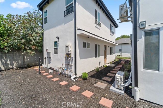 18656 Runnymede Street, Reseda CA: https://media.crmls.org/medias/5f26e70a-a1c6-47c7-a6fc-a93d932046a2.jpg