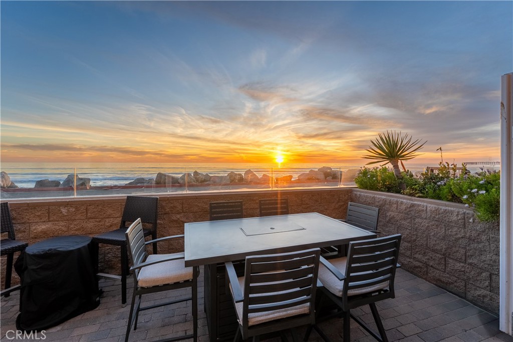 700 The Strand - photo 3