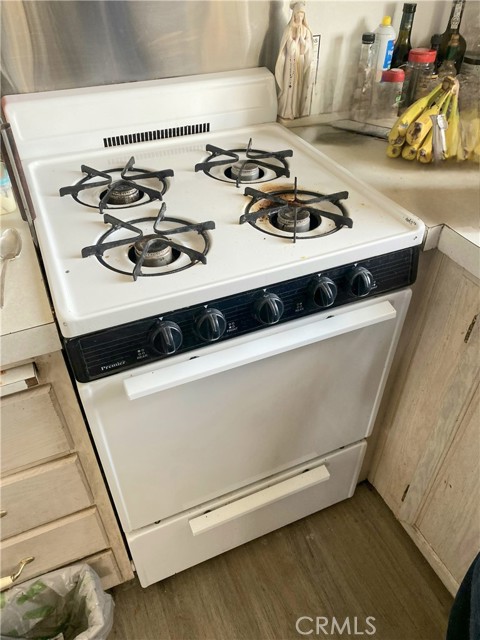 1295 S Cawston Avenue, Hemet CA: https://media.crmls.org/medias/5f284c69-4b5f-481a-950f-9a47a53bf7c6.jpg