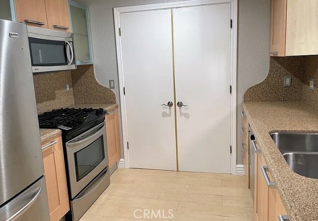 Detail Gallery Image 9 of 18 For 2247 Martinique Ln, Oxnard,  CA 93035 - 2 Beds | 2 Baths