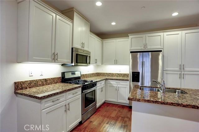 Detail Gallery Image 9 of 32 For 904 N Primrose Ln #F,  Azusa,  CA 91702 - 3 Beds | 2/1 Baths