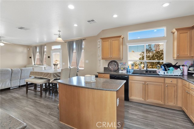 8846 Tamarisk Avenue, Hesperia CA: https://media.crmls.org/medias/5f294998-49cd-4cc8-a933-6daa38fd4d8a.jpg