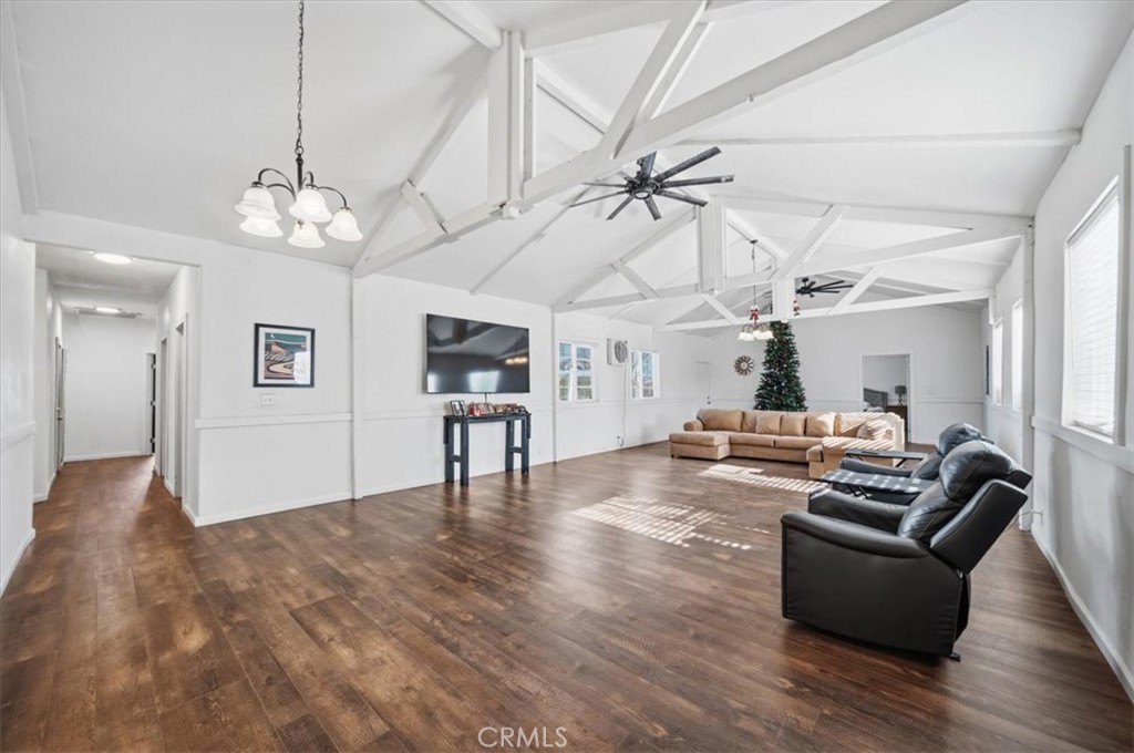 https://media.crmls.org/medias/5f297e96-ce66-4ee4-a298-ab3a43cadd65.jpg?preset=X-Large