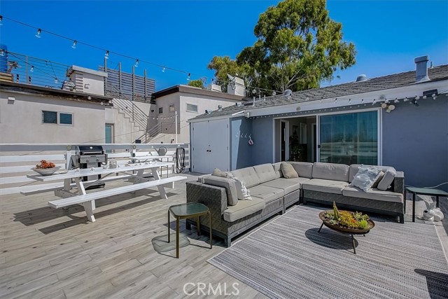 120 Hill Street, Hermosa Beach, California 90254, 3 Bedrooms Bedrooms, ,3 BathroomsBathrooms,Residential,Sold,Hill,SB22073459