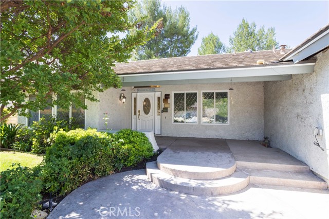 24302 Vista Ridge Drive, Valencia CA: https://media.crmls.org/medias/5f2b7196-637f-4d84-a4ce-cab82b434a2a.jpg